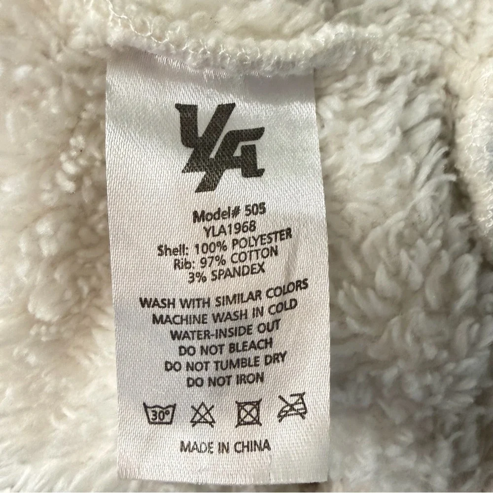 YoungLA White Fleece Pullover Sweater Size Medium 23805